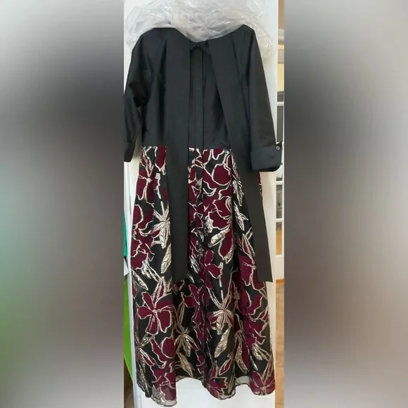 Rickie Freeman for Teri Jon Metallic Jacquard Gown - Picture 11 of 15